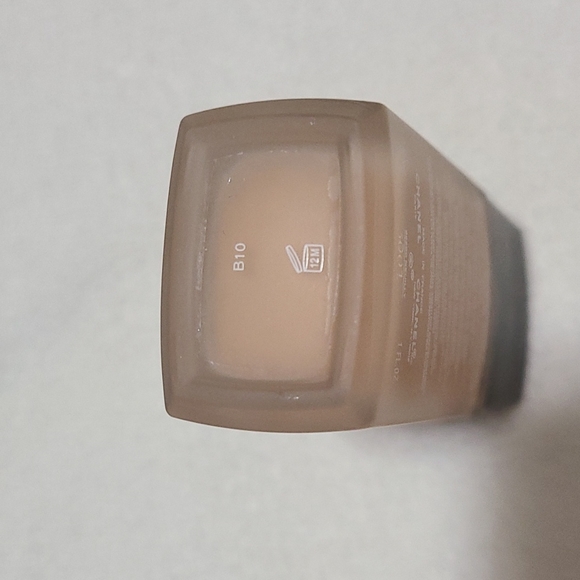 COPY - COPY - Chanel ultra le tenue foundation B10 (used) - Picture 2 of 3
